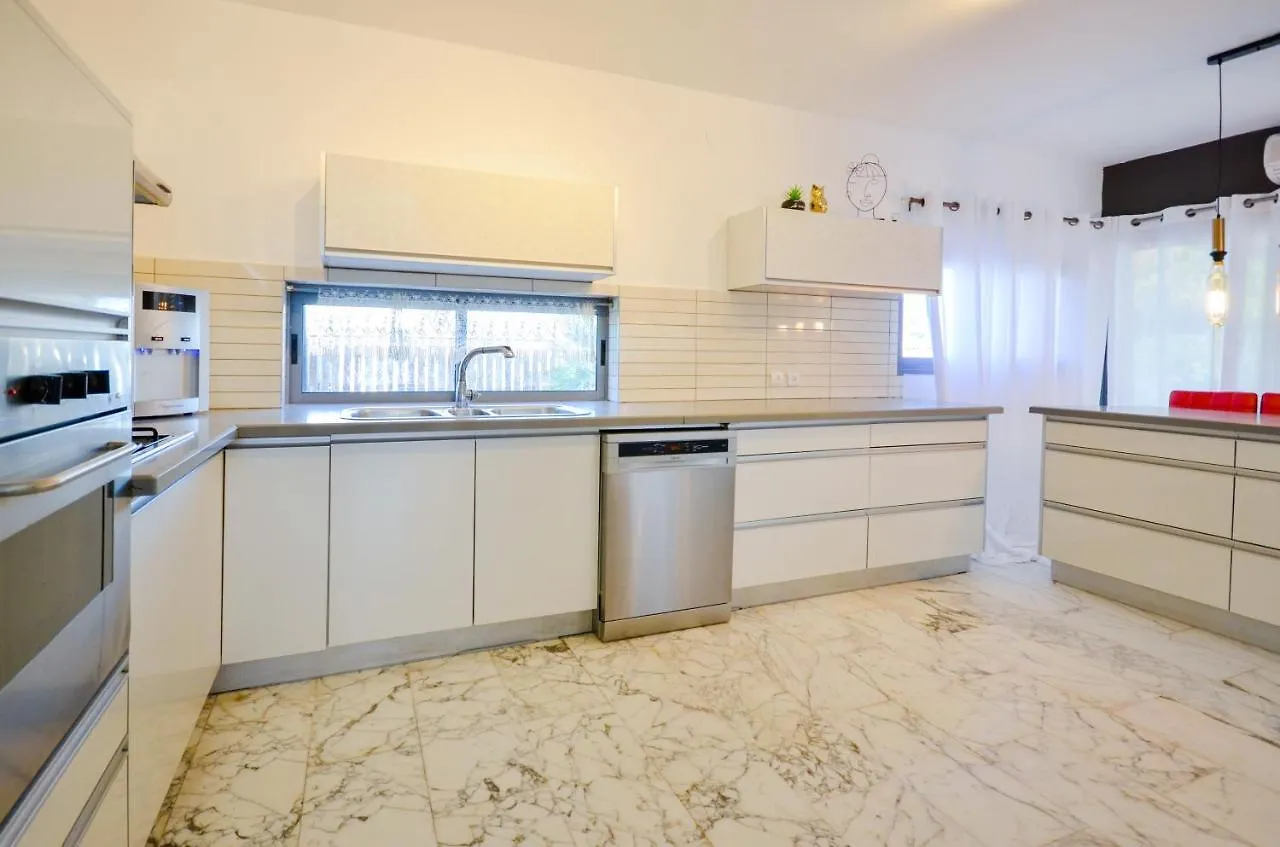 Yalarent Green Garden Villa With Private Pool 엘라트
